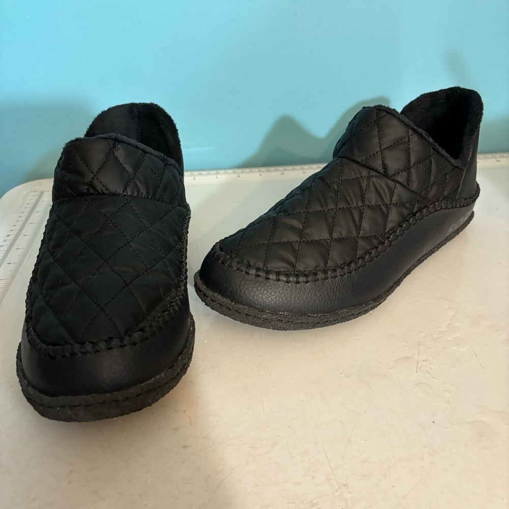 Sorrel Manawan II men’s black quilted slip on shoes booties slippers size 9